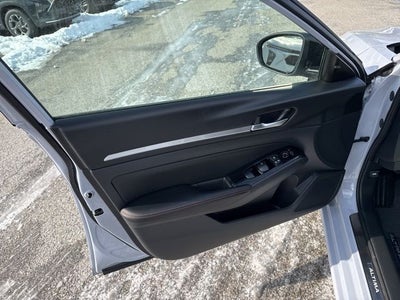 2025 Nissan Altima 2.5 SR