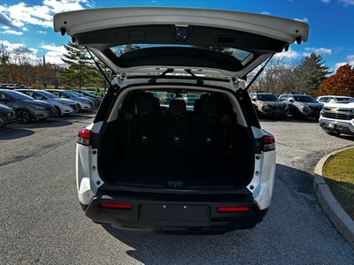 2024 Nissan Pathfinder SV