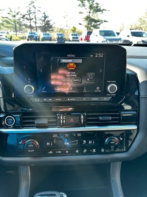 2024 Nissan Pathfinder SV