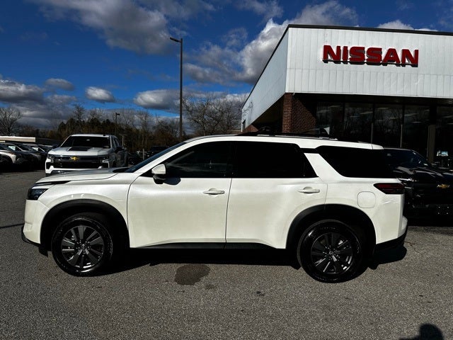 2024 Nissan Pathfinder SV