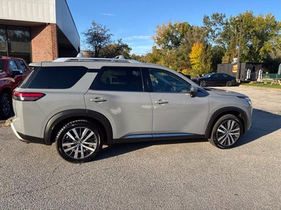 2022 Nissan Pathfinder Platinum