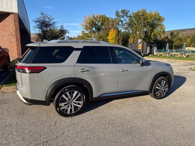 2022 Nissan Pathfinder Platinum