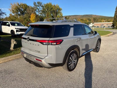 2022 Nissan Pathfinder Platinum