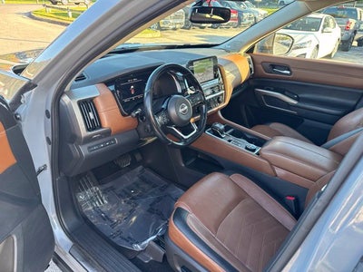 2022 Nissan Pathfinder Platinum