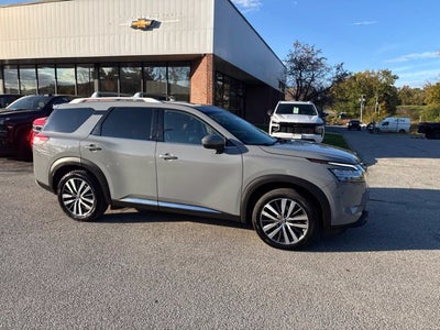 2022 Nissan Pathfinder Platinum