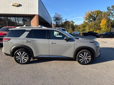 2022 Nissan Pathfinder Platinum