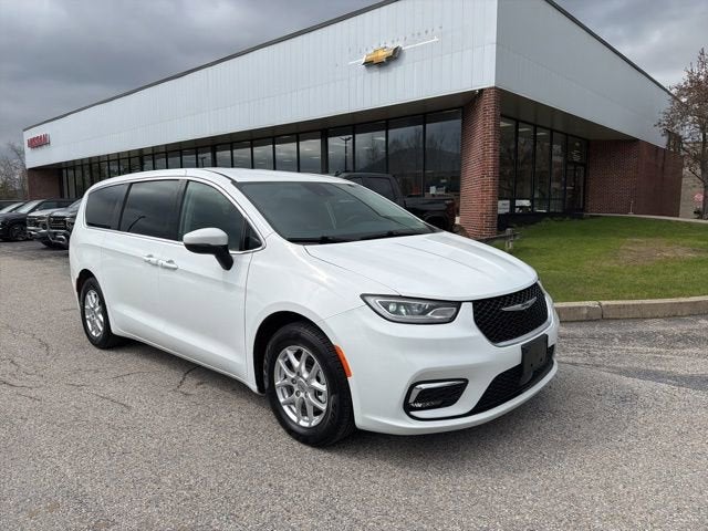 2023 Chrysler Pacifica Touring L's photo
